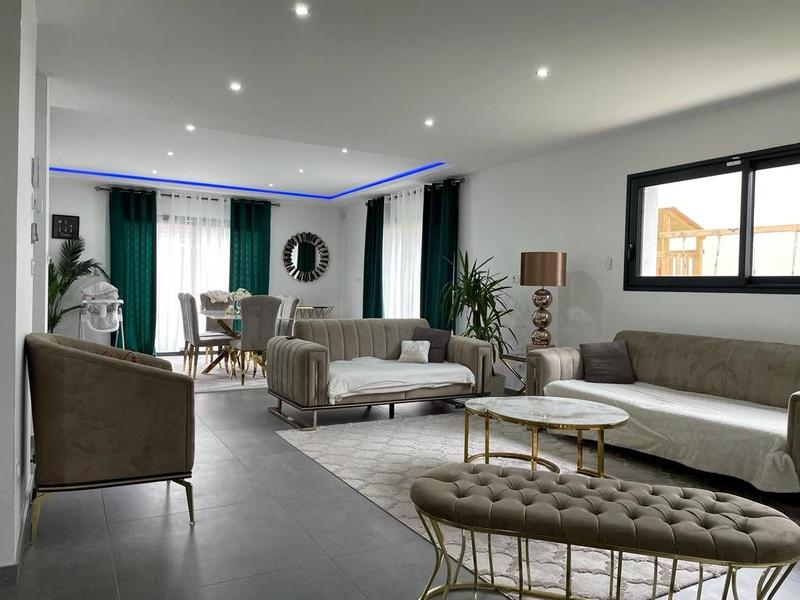 Maison traditionnelle - 152 m² - 7 pièces