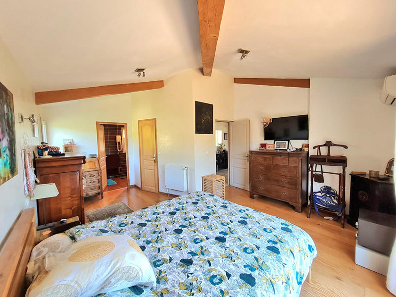 Maison - 235 m² - 7 pièces