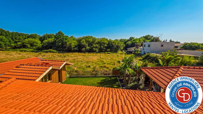 Maison - 250 m² - 6 pièces