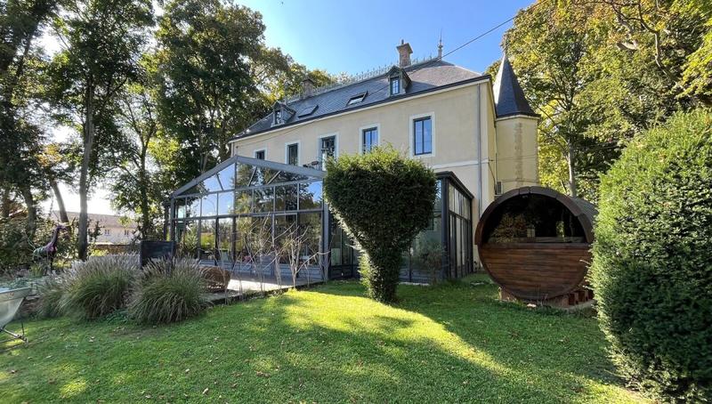 Propriété - 282 m² - 10 pièces