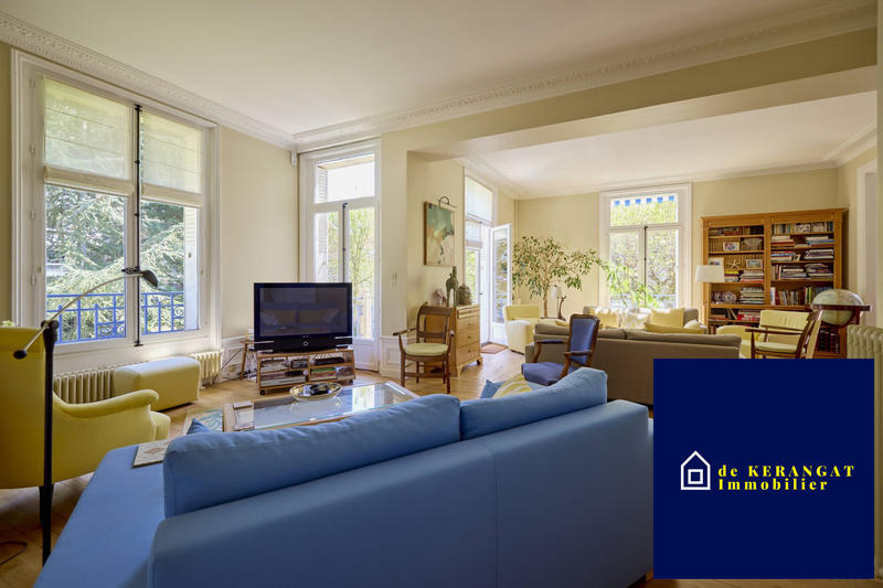 Maison - 262 m² - 9 pièces