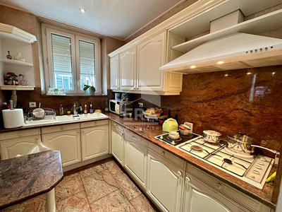 Maison - 364 m² - 6 pièces