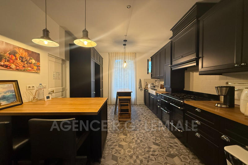 Maison - 210 m² - 8 pièces