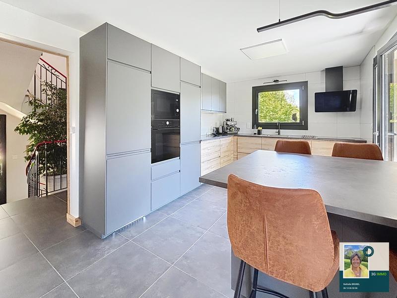 Maison - 135 m² - 6 pièces