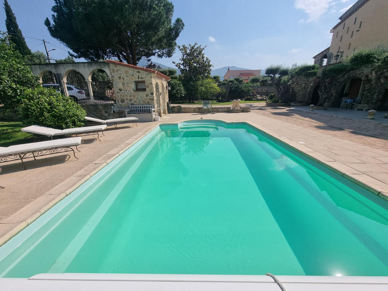 Propriété - 270 m² - 8 pièces