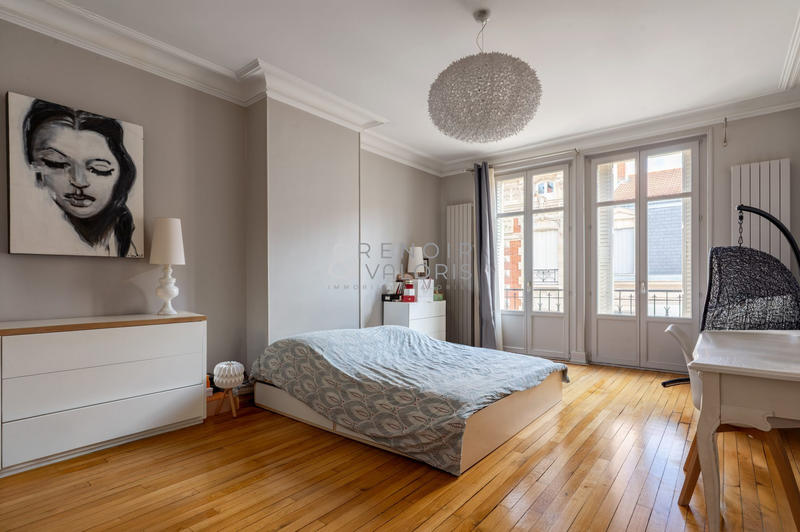 Maison - 302 m² - 10 pièces