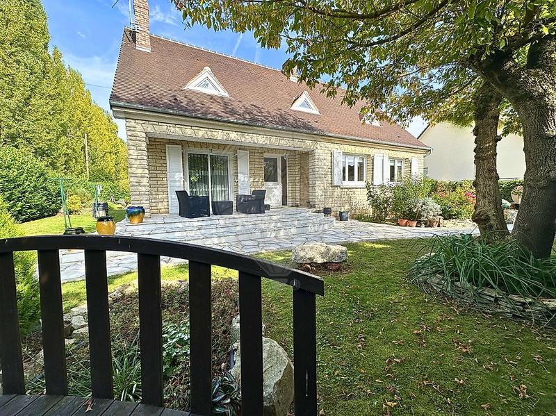 Maison - 161 m² - 8 pièces