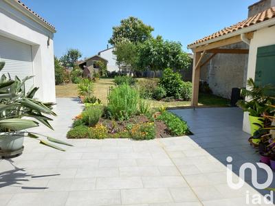 Maison - 230 m² - 9 pièces