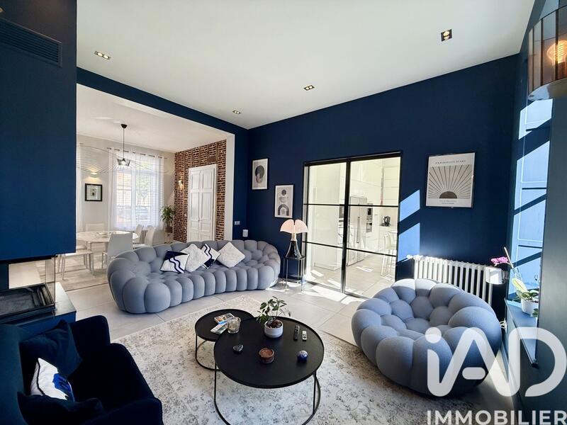 Maison - 260 m² - 9 pièces