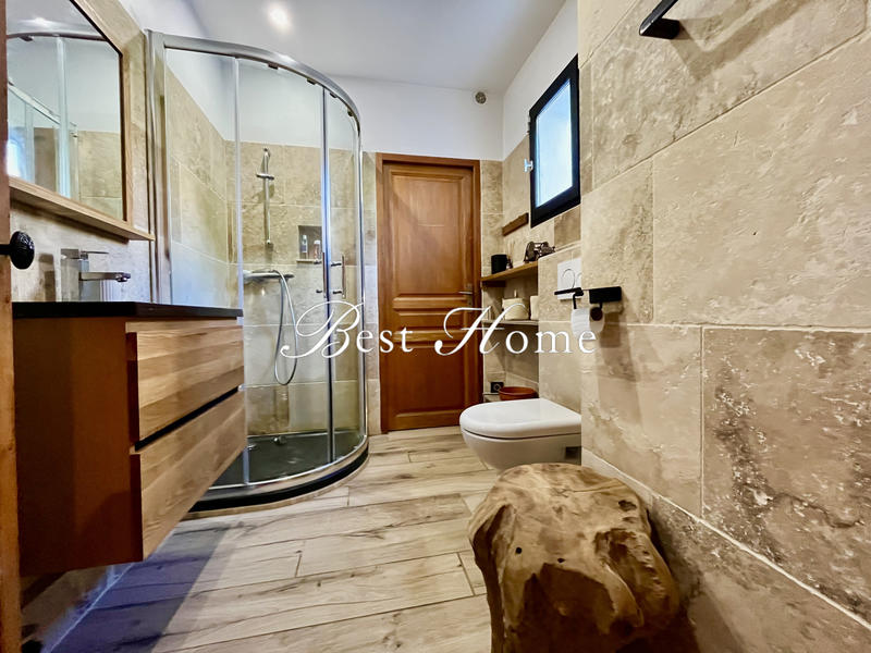 Maison - 230 m² - 9 pièces