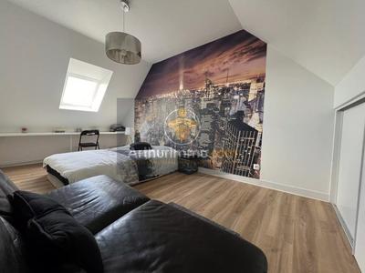 Maison - 90 m² - 5 pièces