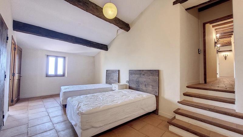 Maison - 584 m² - 14 pièces