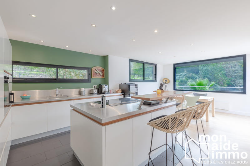 Maison contemporaine - 228 m² - 8 pièces