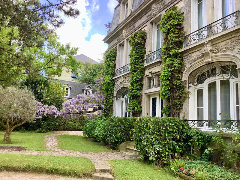 Maison de ville - 232 m² - 9 pièces