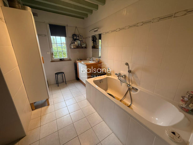 Maison traditionnelle - 175 m² - 8 pièces