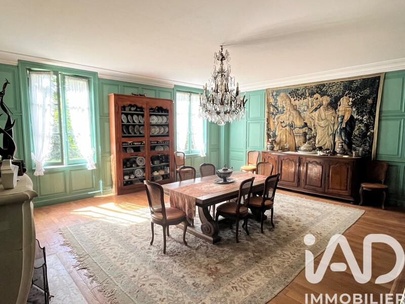 Maison - 558 m² - 13 pièces