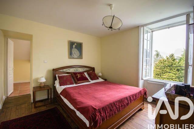 Maison - 234 m² - 11 pièces