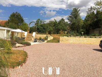 Maison en pierre - 188 m² - 8 pièces