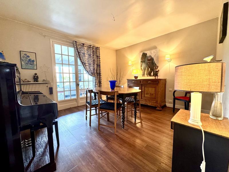 Maison traditionnelle - 182 m² - 8 pièces