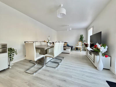 Maison - 99 m² - 6 pièces