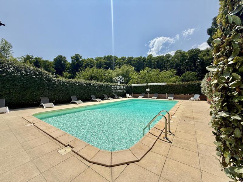 Villa - 185 m² - 15 pièces