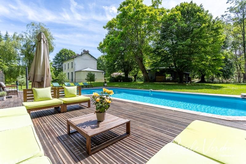 Propriété - 280 m² - 10 pièces