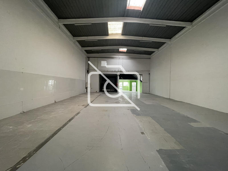 Entrepôt - 368 m²
