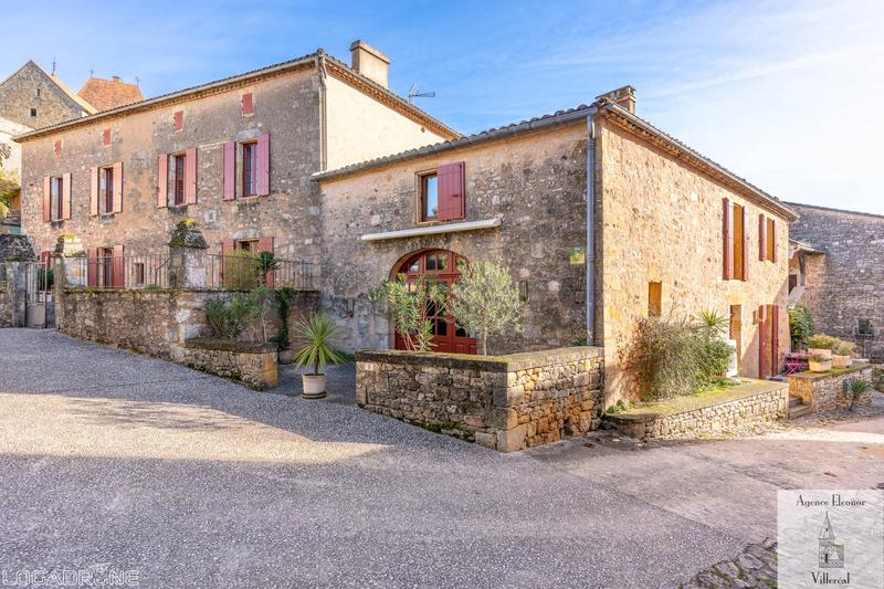 Maison traditionnelle - 318 m² - 12 pièces