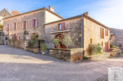 Maison traditionnelle - 318 m² - 12 pièces