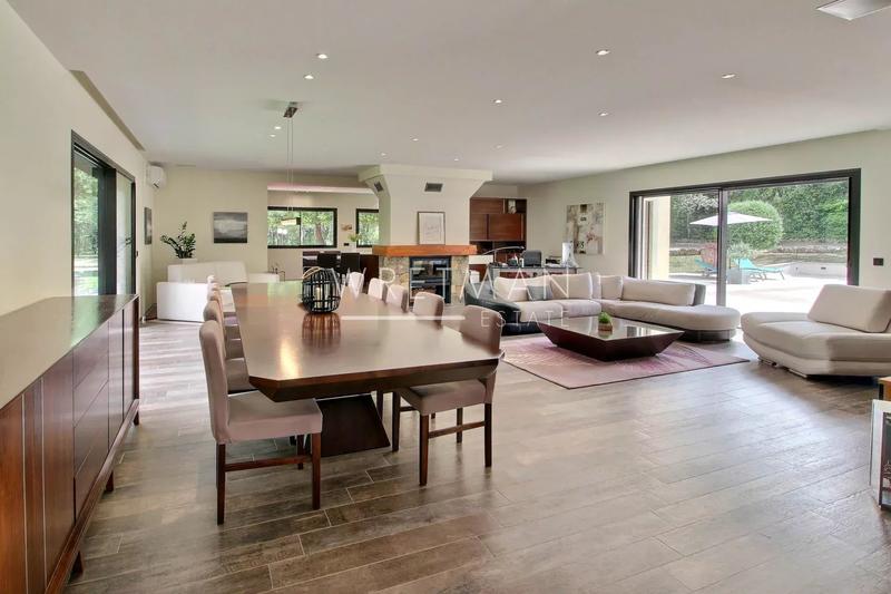 Villa - 257 m² - 6 pièces