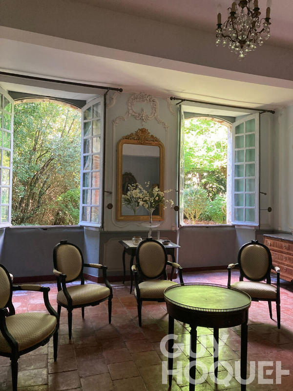 Maison - 400 m² - 10 pièces