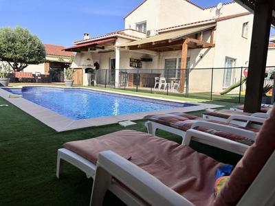 Maison - 180 m² - 8 pièces