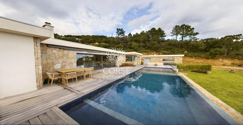 Villa - 325 m² - 10 pièces