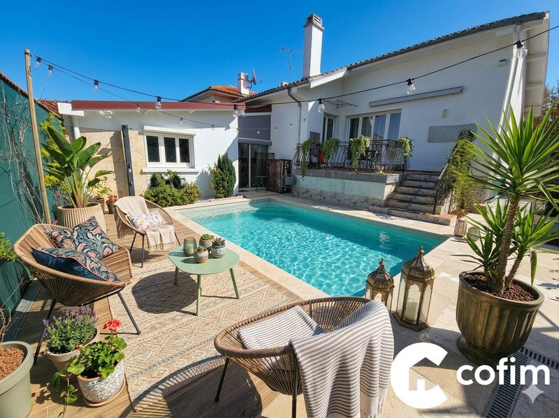 Maison - 223 m² - 6 pièces