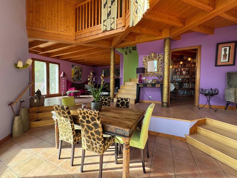 Maison - 230 m² - 6 pièces