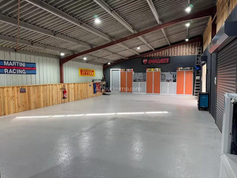 Maison - 595 m² - 5 pièces