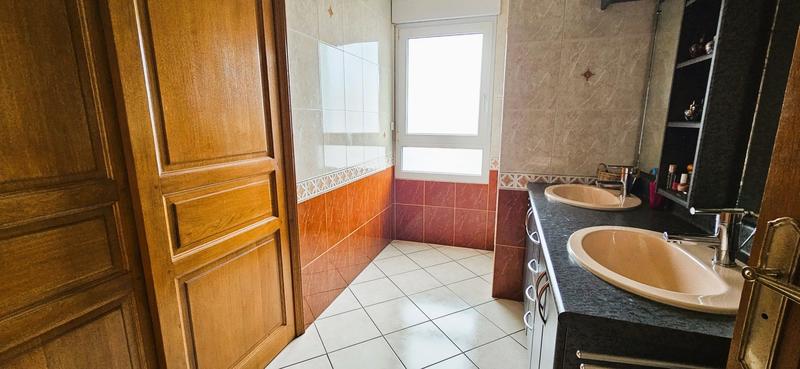 Maison - 230 m² - 8 pièces