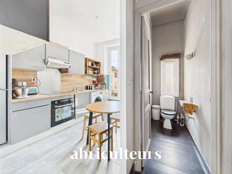 Appartement ancien - 88 m² - 4 pièces