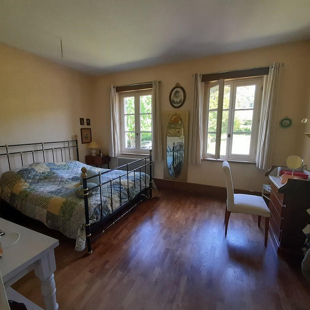 Maison - 275 m² - 7 pièces