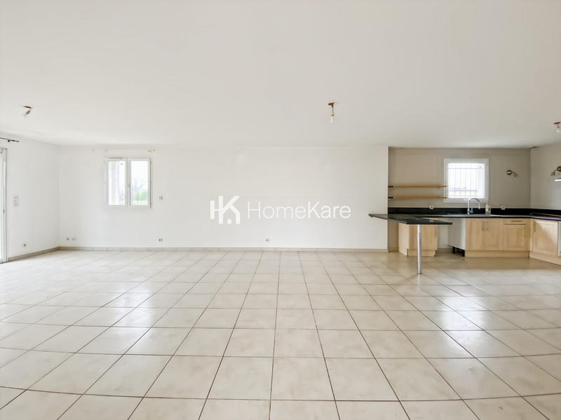 Maison - 1 200 m² - 4 pièces