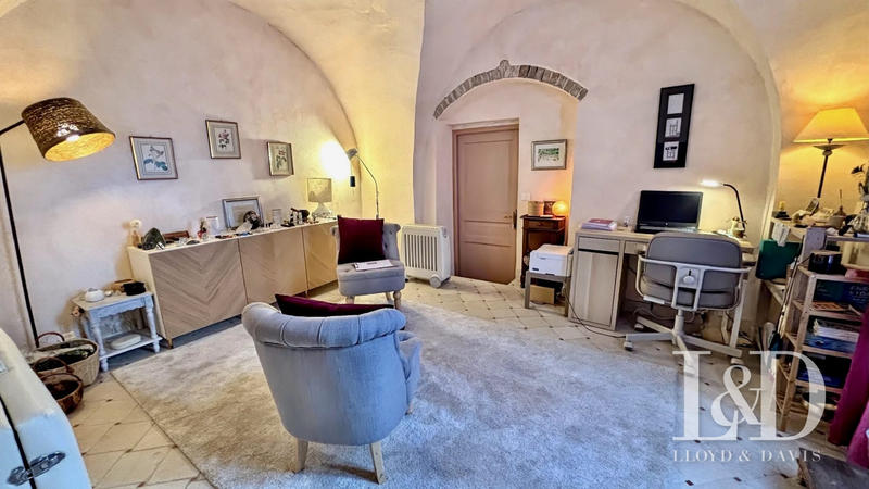 Bastide - 1 400 m² - 38 pièces