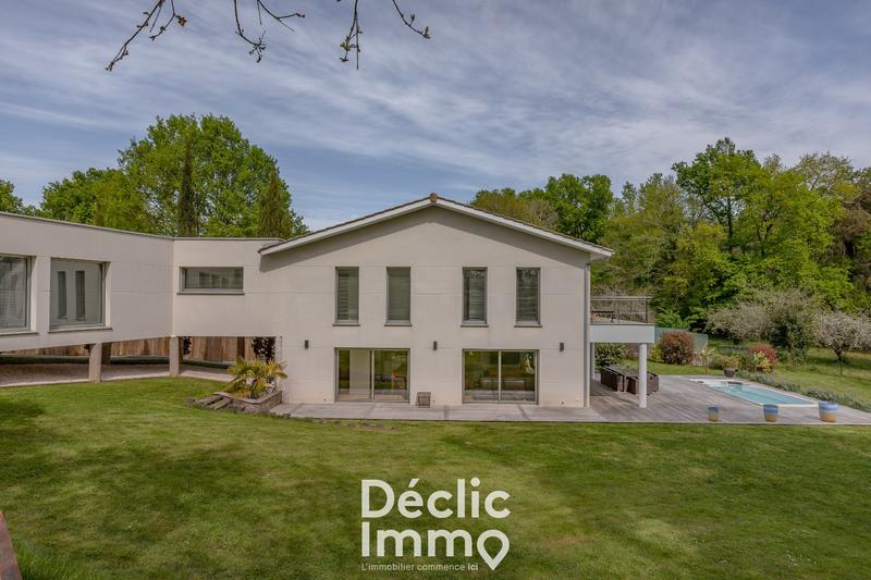 Maison - 210 m² - 6 pièces