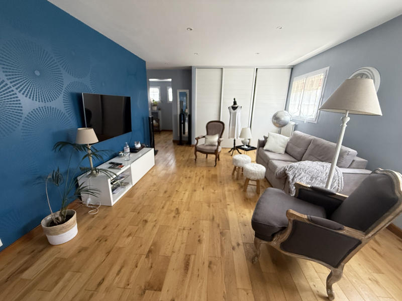 Maison - 225 m² - 11 pièces