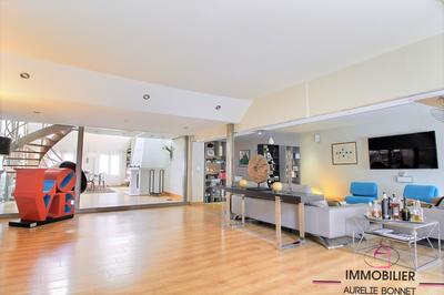 Loft - 241 m² - 7 pièces