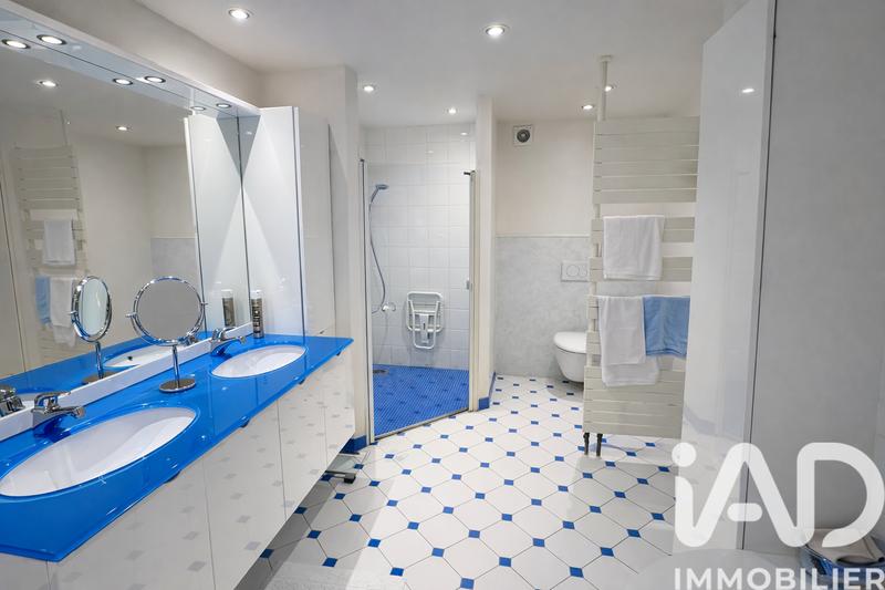 Maison - 236 m² - 7 pièces