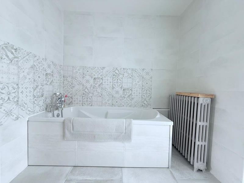 Maison - 210 m² - 6 pièces