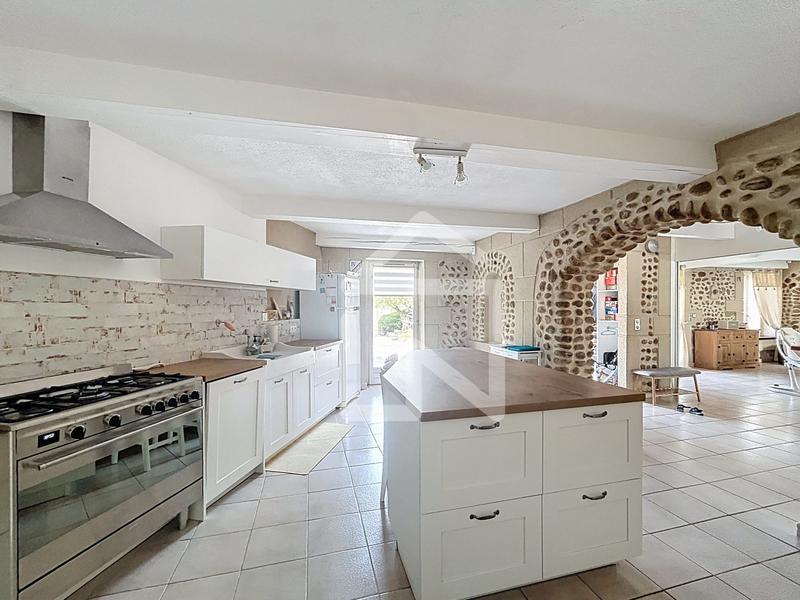 Maison - 247 m² - 6 pièces