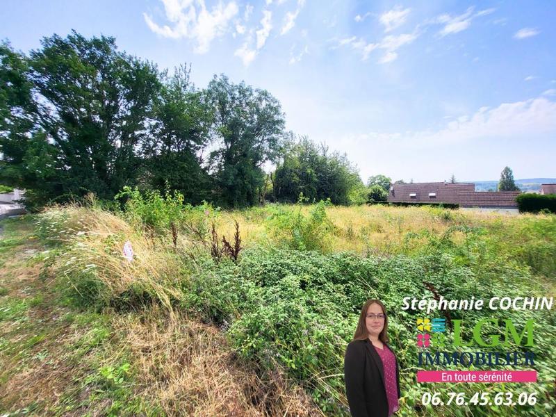 Terrain constructible - 1 077 m²