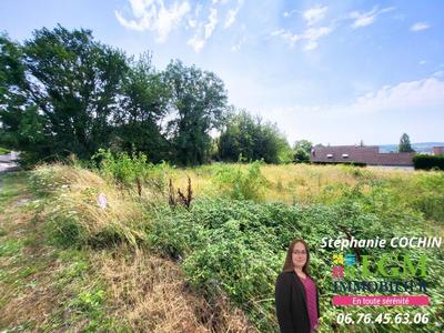 Terrain constructible - 1 077 m²