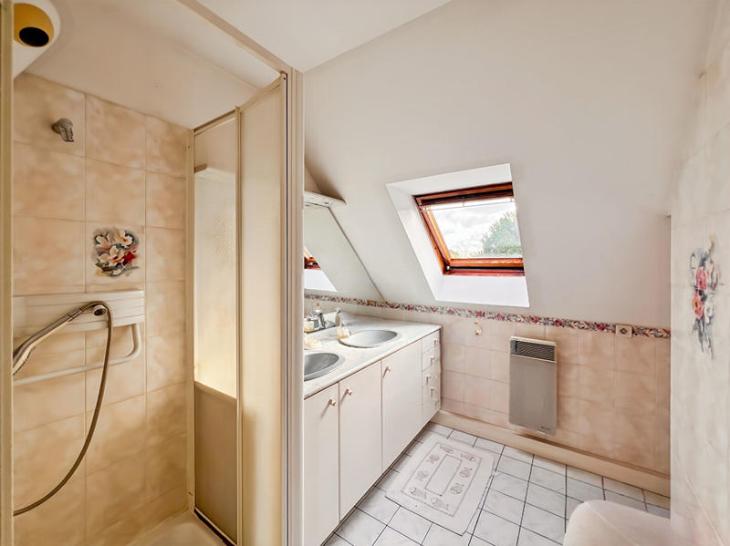 Maison - 205 m² - 8 pièces